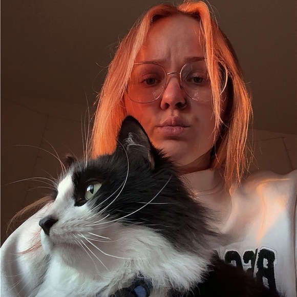 Meet your Posher, Hannah - Picture 3 of 4